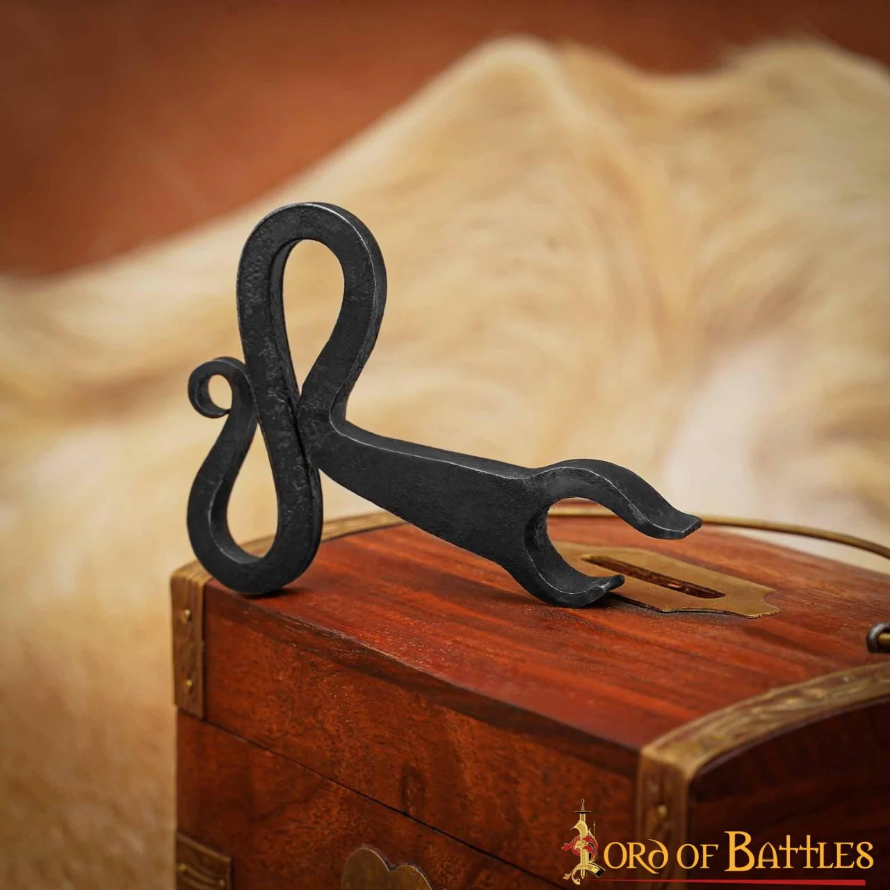 Abrebotellas Medieval de Hierro Forjado a Mano - Forma de Voluta Retorcida de Herrero - Image 2