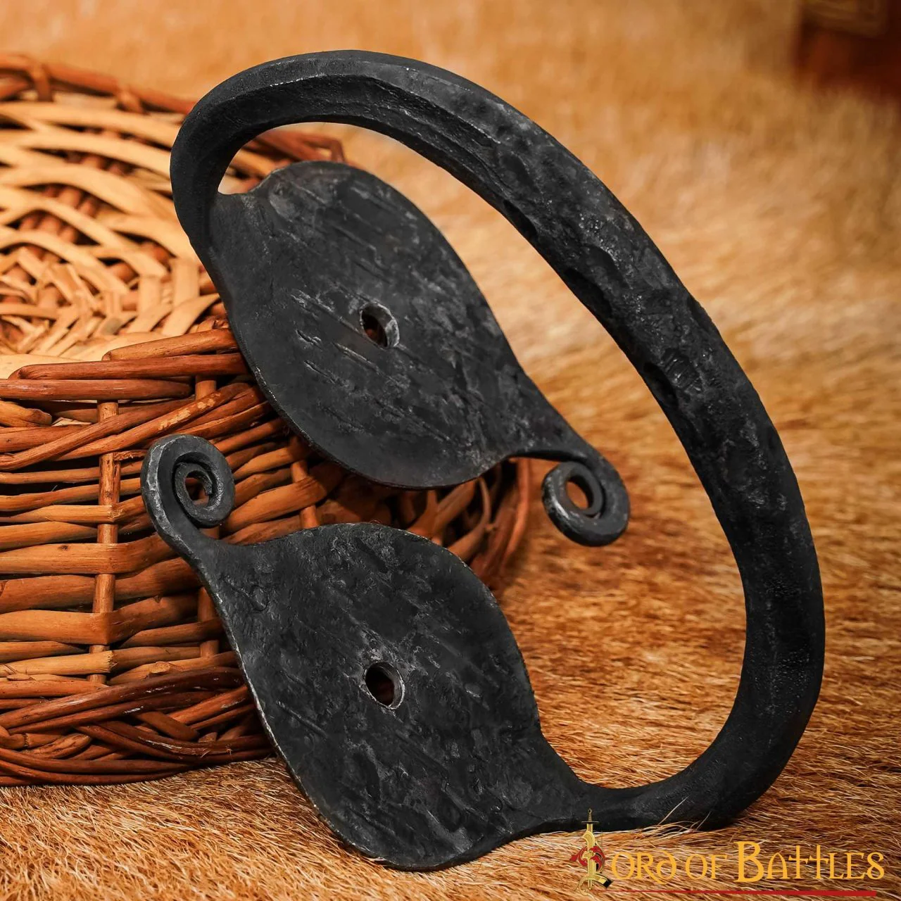 Asa de Cofre de Hierro Forjado a Mano - Acabado Rústico Negro Petróleo - Asa de Cofre de Estilo Medieval - Image 2