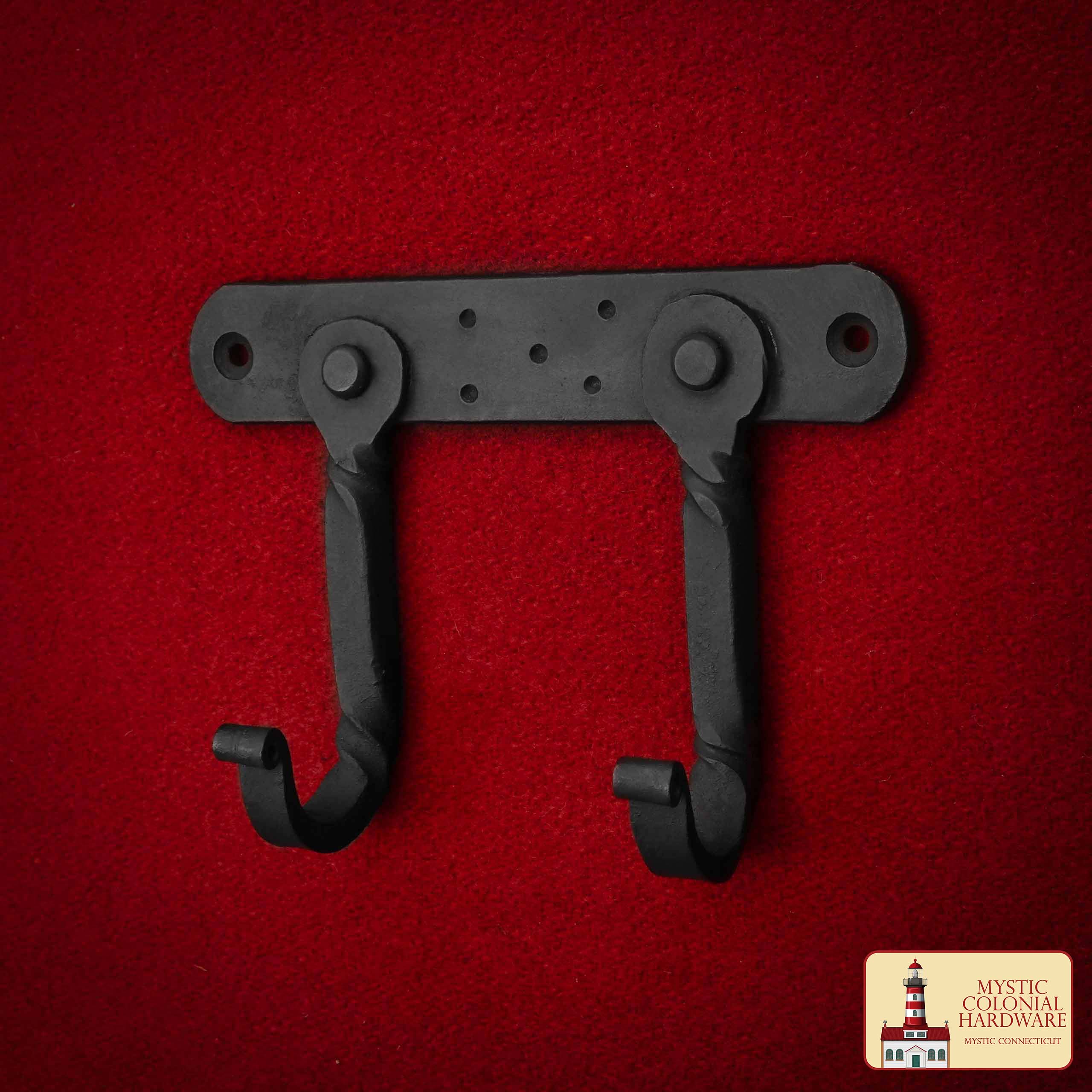 Gancho de Pared Rústico Forjado a Mano con Dos Colgadores: Ideal para Ambientes Victorianos, Coloniales, Retro, Steampunk, Góticos y Barrocos (14.9x10.9cm) - Image 2