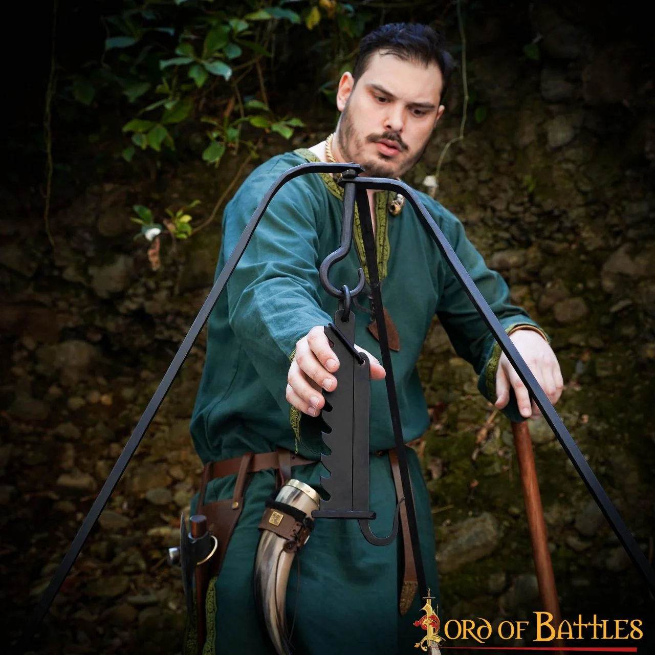 Hervidor Medieval de Hierro Forjado a Mano Sierra de Campamento Funcional - Image 3