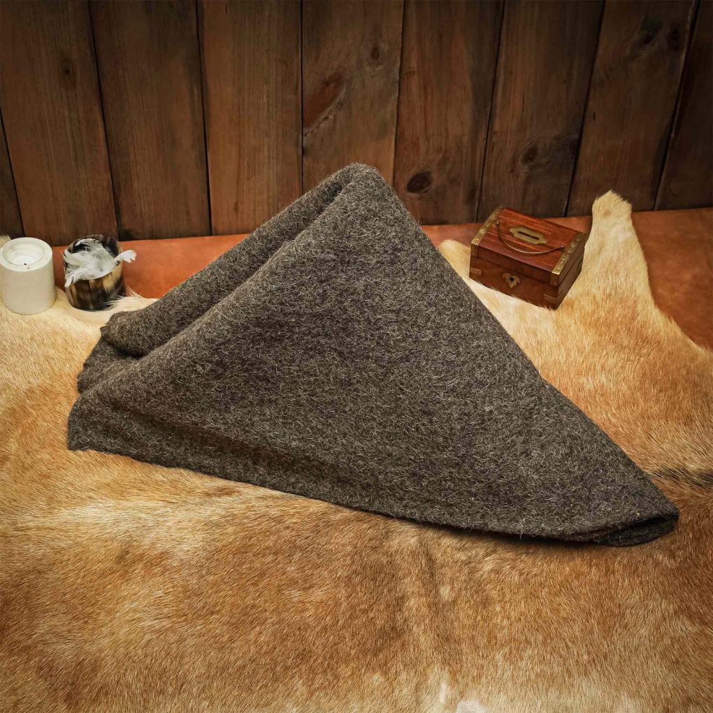 Manta de Lana de Tejido Tradicional Medieval - Image 2