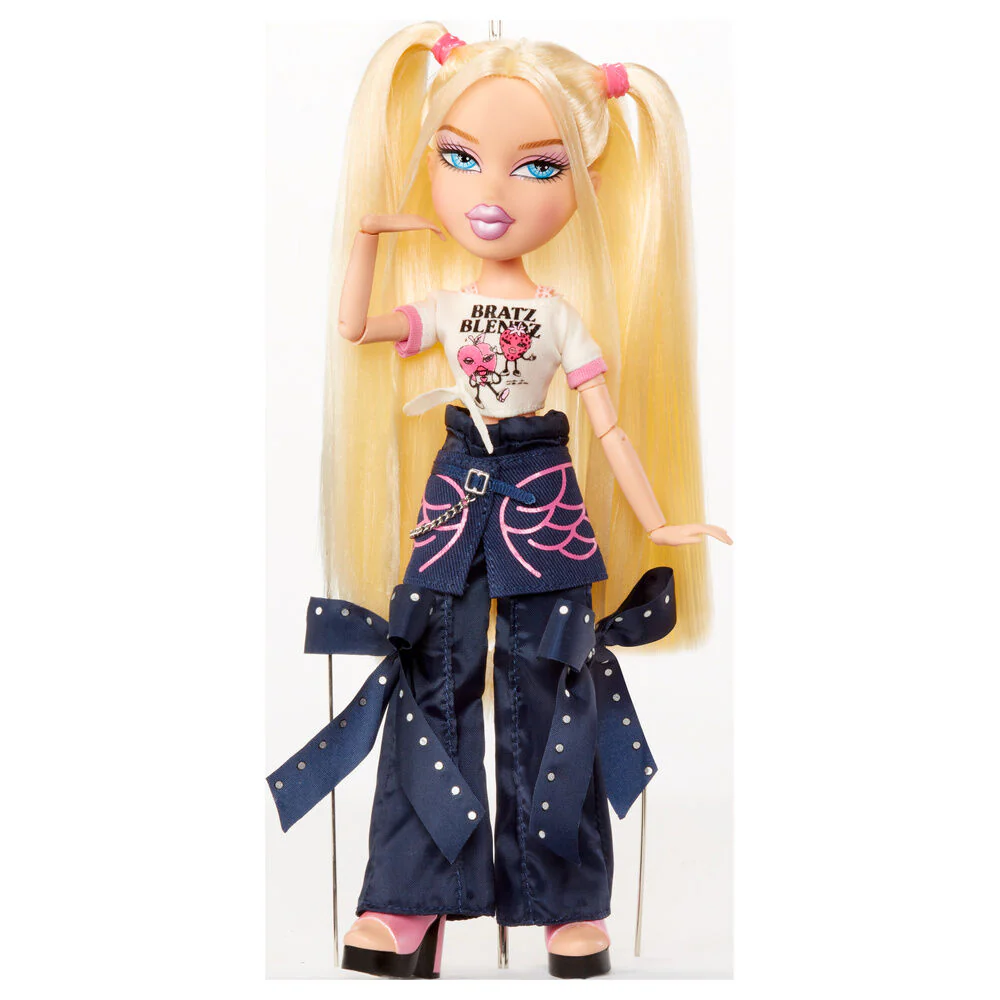 Muñeca Cloe Stylin + Camiseta Bratz - Image 3