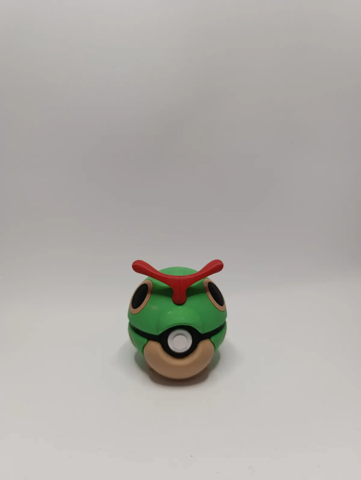 Poké Ball Caterpie Réplica Coleccionable