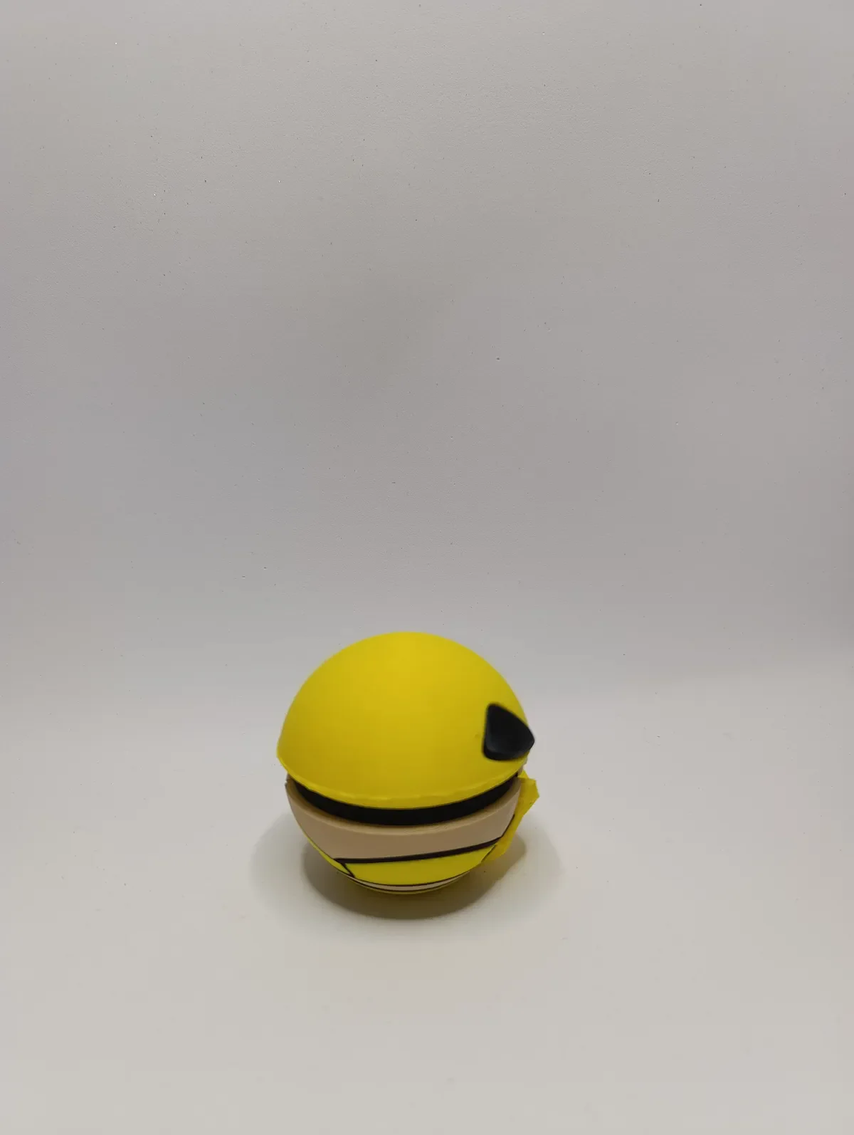 Poké Ball Kakuna Réplica Coleccionable - Image 2