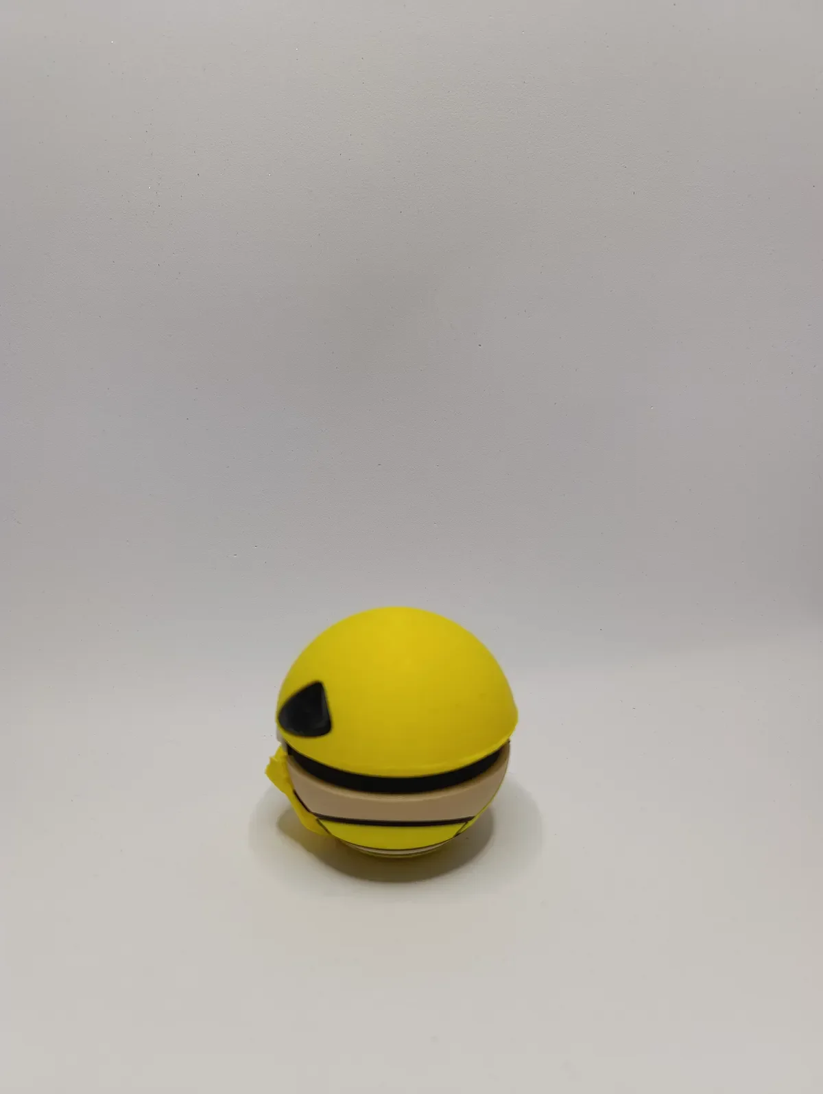 Poké Ball Kakuna Réplica Coleccionable - Image 4