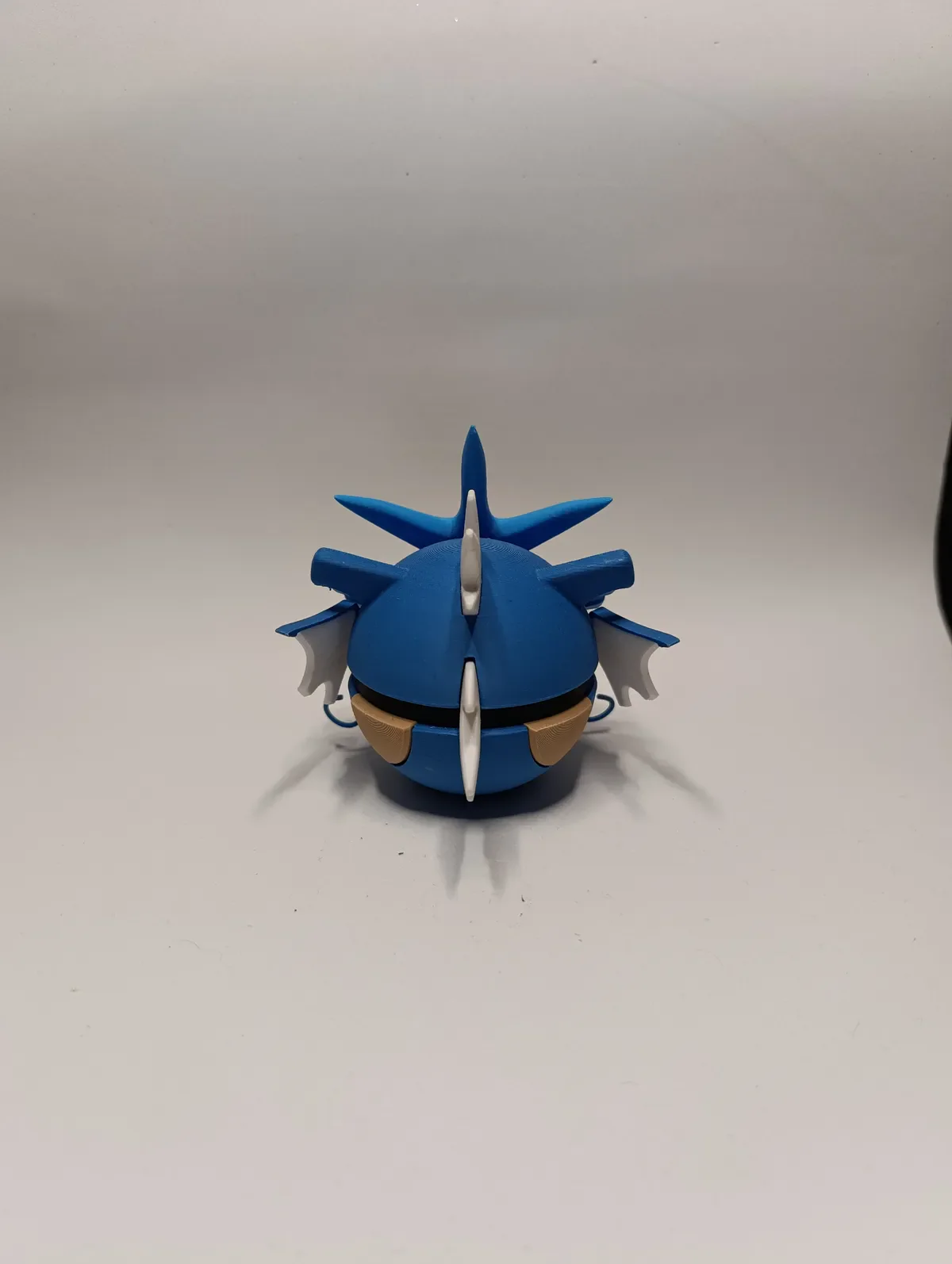 Poké Ball Gyarados Réplica Coleccionable - Image 3
