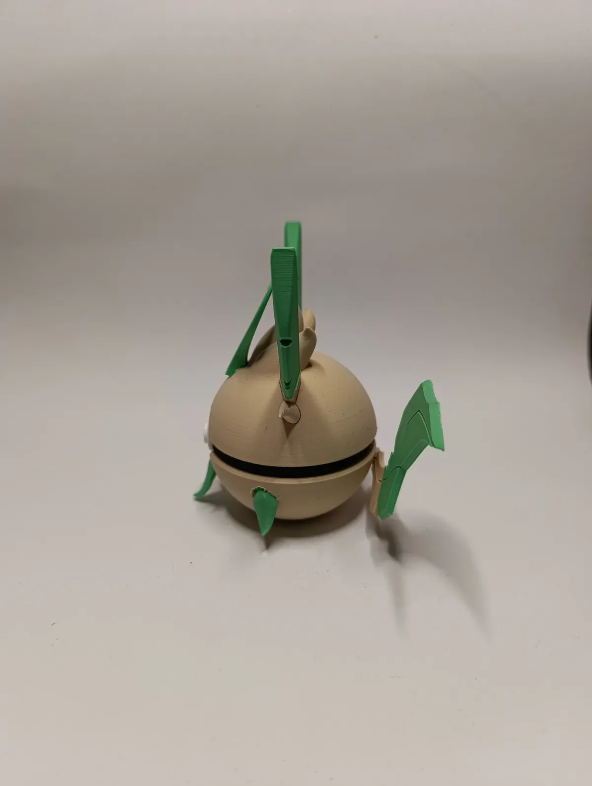 Poké Ball Leafeon Réplica Coleccionable - Image 4