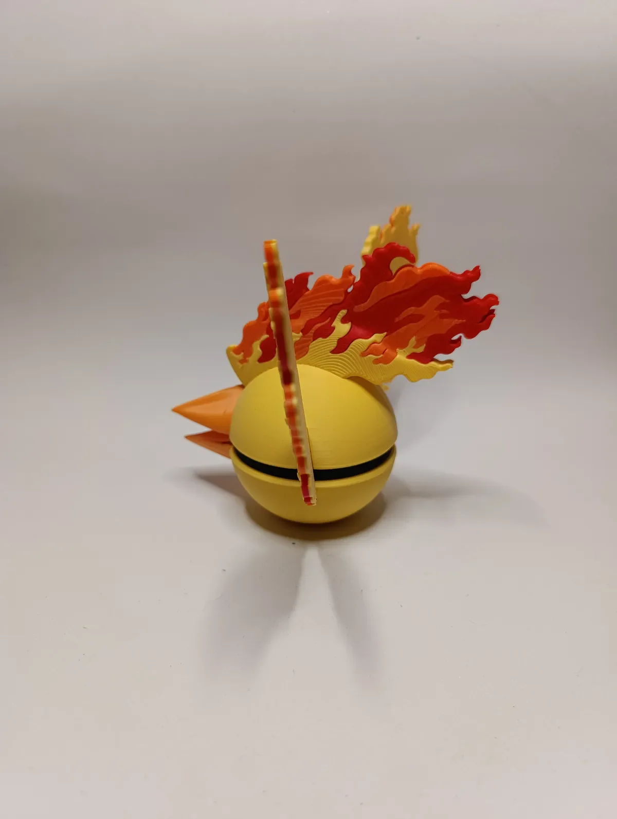 Poké Ball Moltres Coleccionable de Alta Calidad - Image 4