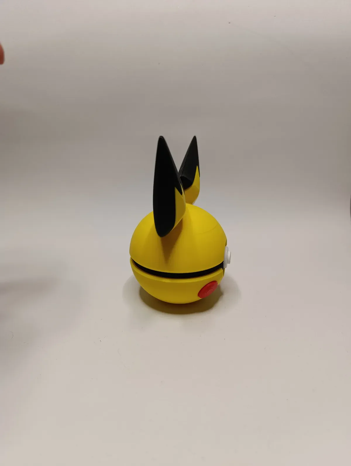 Poké Ball Pichu Réplica Coleccionable - Image 2