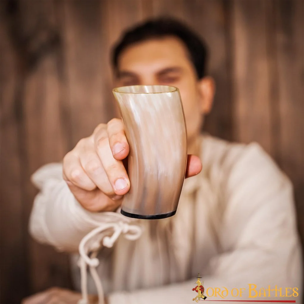 Taza de Cerveza Medieval Vikinga Hecha a Mano con Auténtico Cuerno de Buey - Image 9