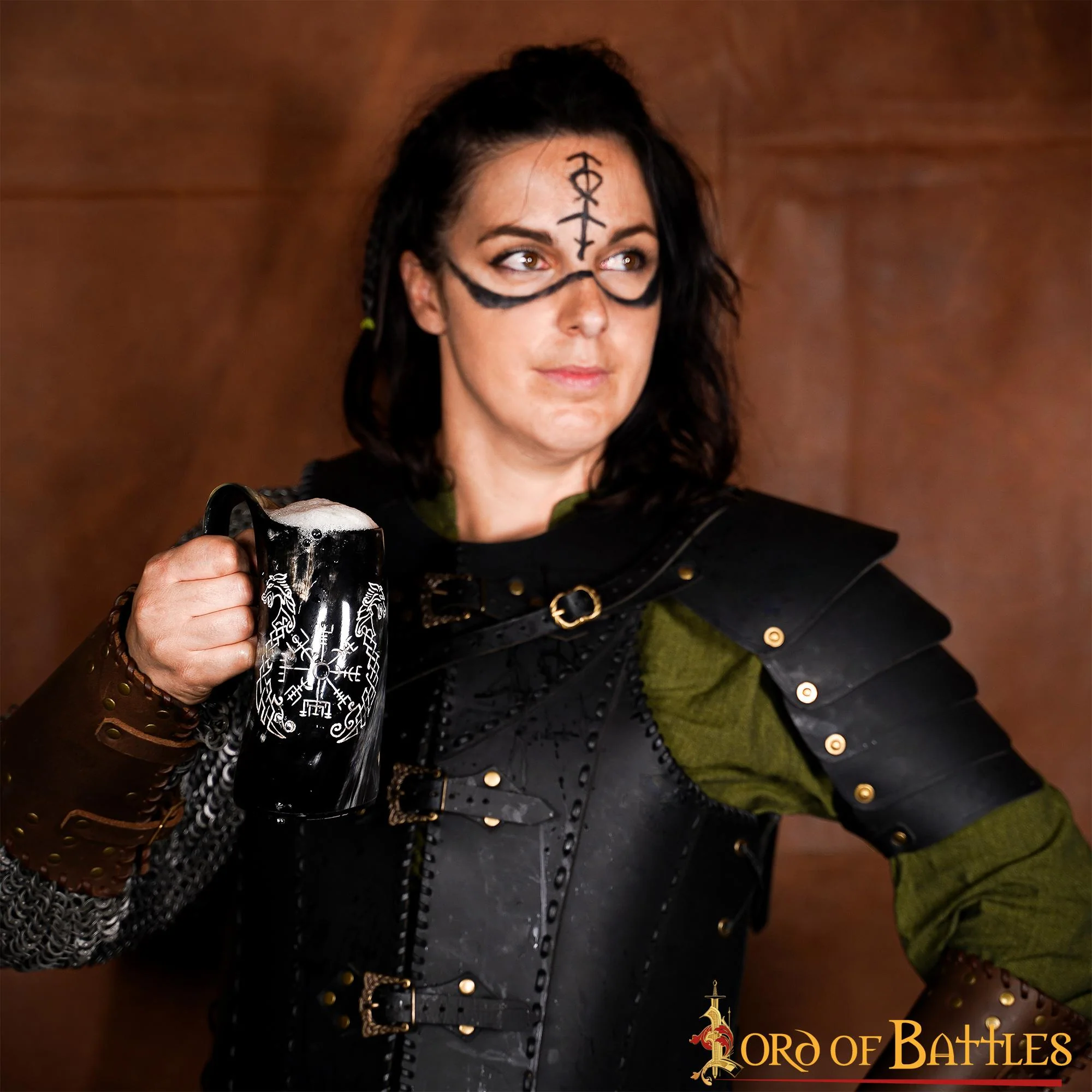 Taza de Cuerno Vikingo Artesanal - Vegvisir y Caballo - Image 9